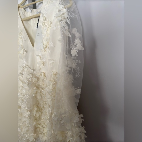 HELSI Sidney Dress Off White Long Sleeve Dimentional Floral Mini sz Medium - Picture 8 of 11